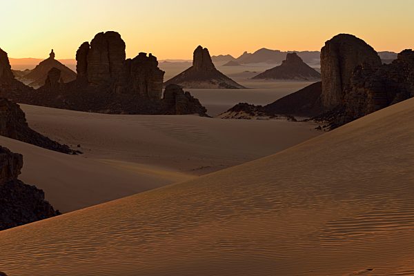 Africa, Algeria, Sahara, Tassili N'Ajjer National Park, Sunset over Timghas