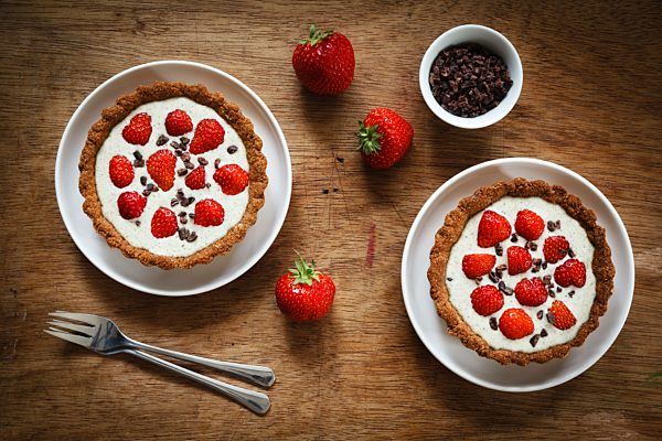 Whole meal strawberry pies with white chocolate hemp sauce