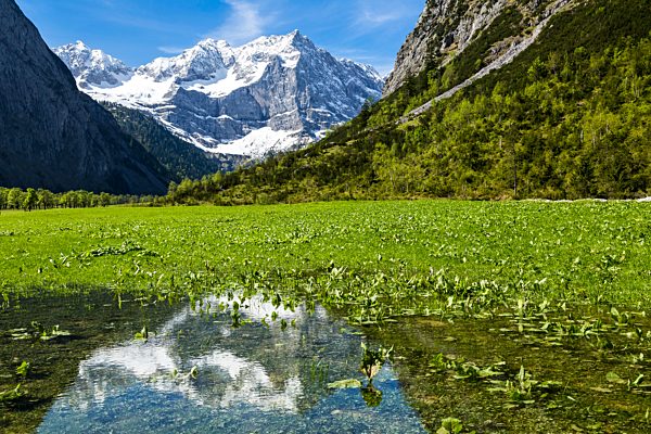 Austria, Tyrol, Karwendel, Riss Valley, View to Grosser Ahornboden mountain with Spritzkarspitze
