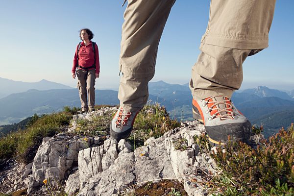 Austria, Tyrol, couple hiking at Unterberghorn