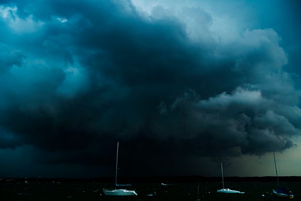 Germany, Stegen at Ammersee, sailing boats at thunderstorm