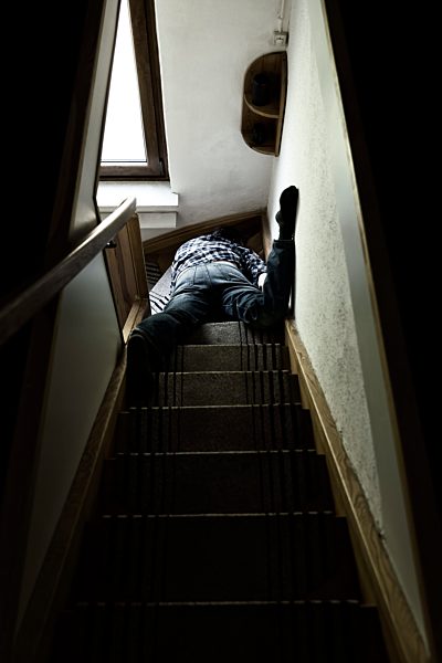 Corpse of man lying on staircase