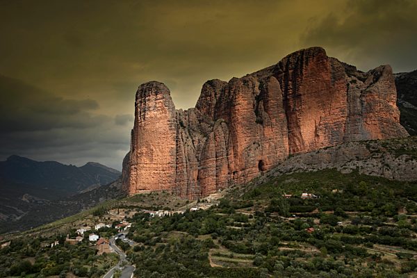 Spain, Riglos, view to Los Mallos