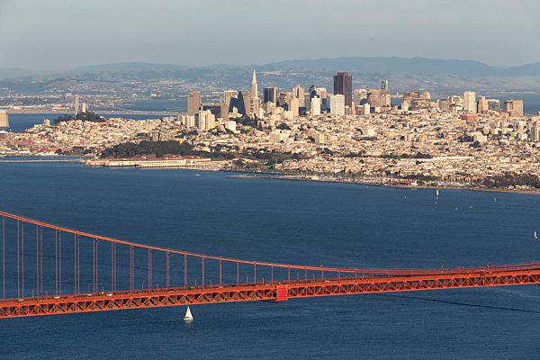 USA, California, San Francisco, skyline and Golden Gate Bridge seen from Hawk Hill
