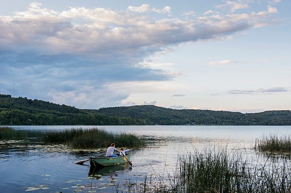 Germany, Rhineland-Palatinate, Laacher See, father and son in rowing boat