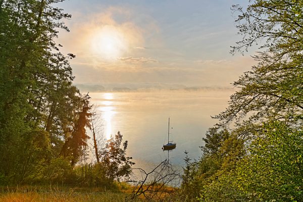 Germany, Bavaria, morning mood at Lake Simssee
