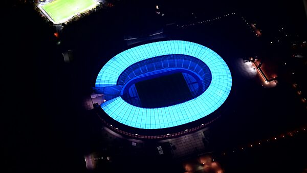 Nachtluftvideo Arena des Stadion Olympiastadion in Berlin