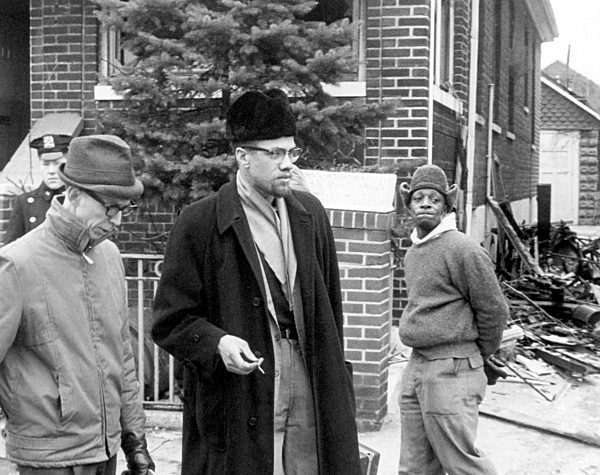 Ermordung von Malcolm X Am 21. Februar 1965 wurde Malcolm X, bürgerlich Malcolm Little, in New York ermordert. Er war Bürgerrechtler und Aktivist für die Rechte der Afroamerikaner in den USA und wurde als Mitglied der Nation of Islam bekannt.