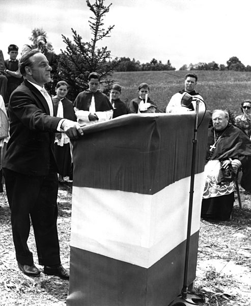 Der Österreicher Hermann Gmeiner, Gründer der SOS-Kinderdörfer...