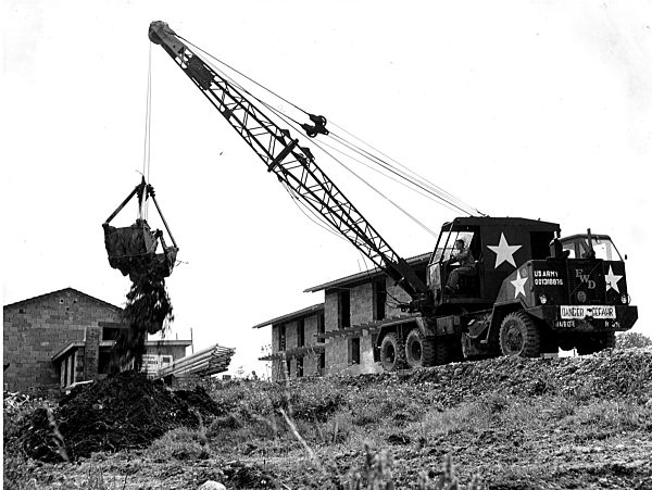 Arbeiten zum Bau des ersten SOS-Kinderdorfes in Deutschland in Dießen am...