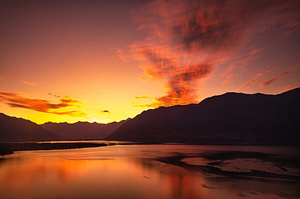 18.09.2019 Aussicht auf den Lago Maggiore  auf Ascona und Berge. Gesehen von Ronco sobra Ascona