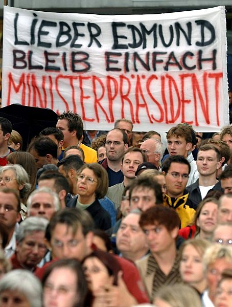 Kanzlerkandidat Edmund Stoiber macht Wahlkampf in Hof