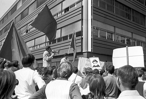 Students demonstrate in Heidelberg in 1969