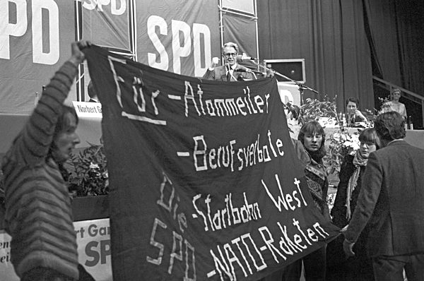 Hans-Jochen Vogel 1983 auf Wahlreise
