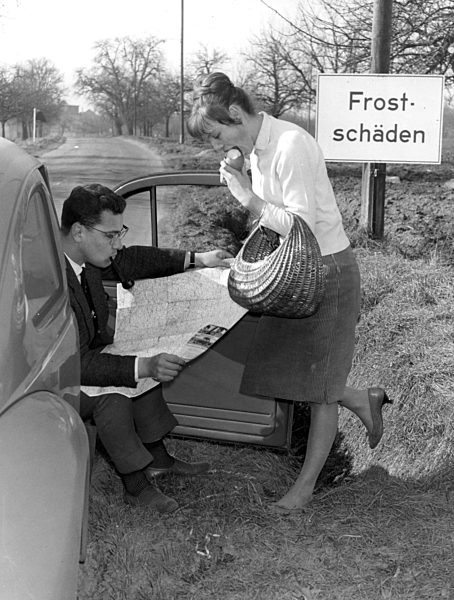 Ausflug 1959 - Pause am Straßenrand