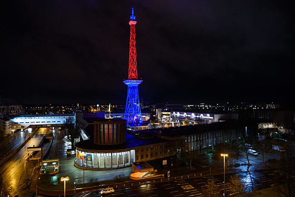 Berliner Funkturm leuchtet zu Brexit