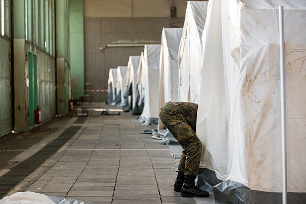 Flüchtlingsunterkunft im ehemaligen Flughafen Tempelhof
