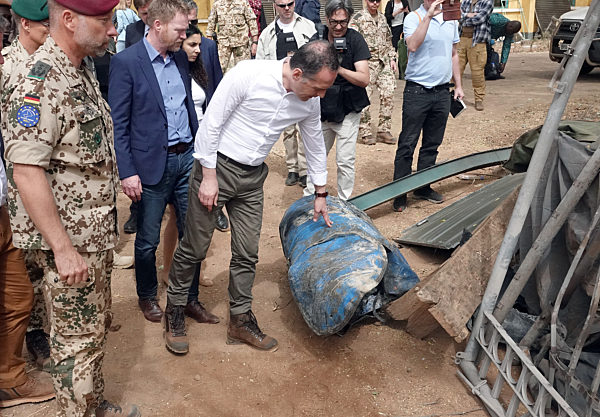 Maas besucht EU-Ausbildungscamp in Mali