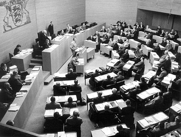 Kiesinger speaks in the first session in the new building of the federal state parliament of Baden-Württemberg