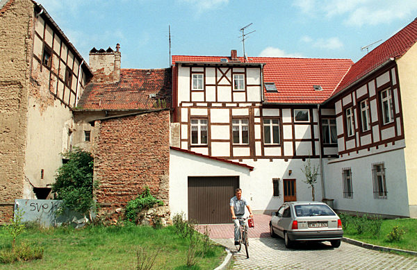 Die hintere Fasssade dieses Gebäudes in der Ebeswalder Breite Straße hebt...