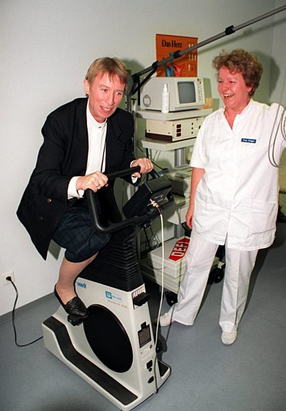 Regine Hildebrandt besucht Fachklinik (Archivfoto und Text 1994)