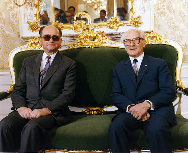 Der polnische Regierungschef, General Wojciech Jaruzelski (l)  am 22.05...