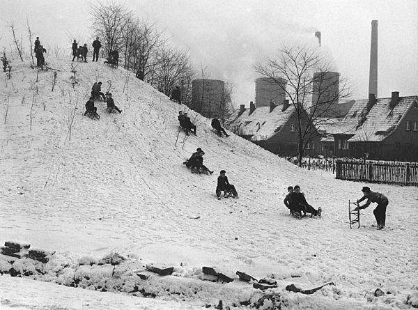 Halde im Ruhrgebiet bietet Winterspaß