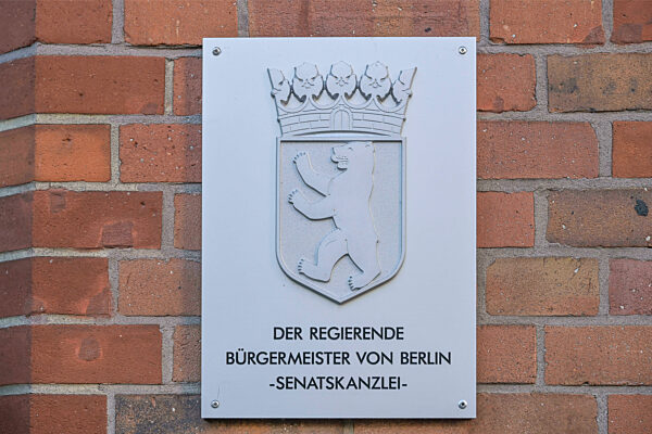 Senatskanzlei, Schild, Rotes Rathaus, Rathausstraße, Mitte, Berlin, Deutschland