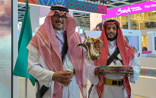 Saudi Arabien, Tee und Gebäck wird gereicht, Hallenstand auf der ITB 2026. Internationale-Tourismus-Börse, Messegelände, Charlottenburg, Berlin, Deutschland