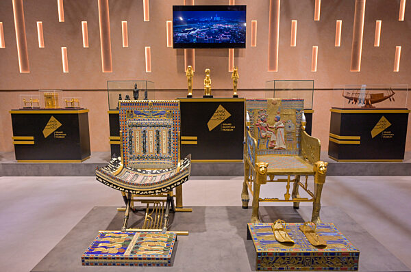 Nachbau des GEM, Grand Egyptian Museum in Kairo, Exponate aus dem Grab Tut Ech Amun, Ägypten, Hallenstand auf der ITB 2026. Internationale-Tourismus-Börse, Messegelände, Charlottenburg, Berlin, Deutschland