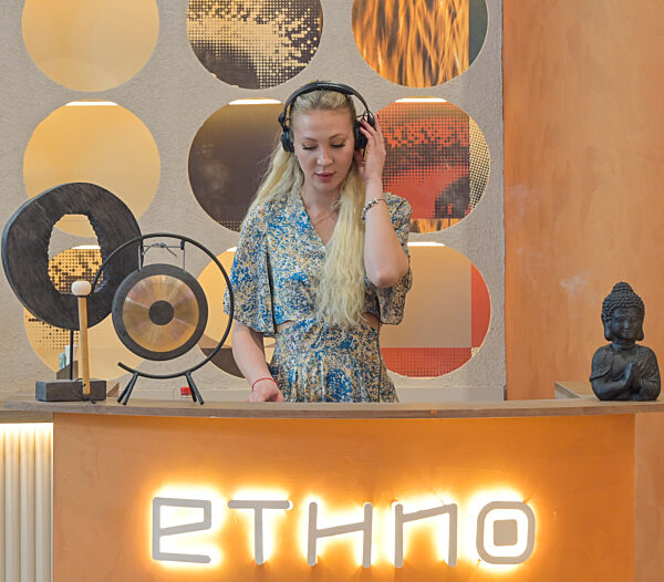 DJ, Hotel Ethno Belek, Türkei, Hallenstand auf der ITB 2026. Internationale-Tourismus-Börse, Messegelände, Charlottenburg, Berlin, Deutschland