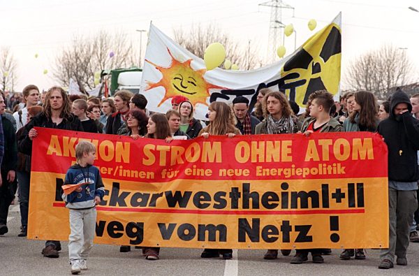 Friedliche Demonstration vor AKW Neckarwestheim