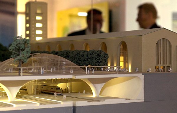 Milliarden-Bahnprojekt "Stuttgart 21" als Modell zu bewundern