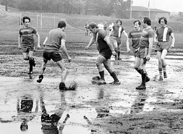DDR - Fußball - Wasserball mit Füßen - Freizeitsport in Leipzig