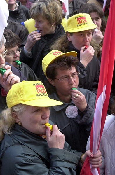 Gewerkschafter protestieren in Magdeburg