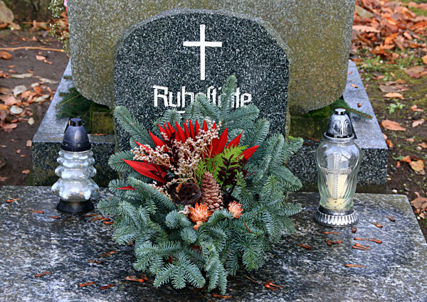 Grabpflege zum Totensonntag