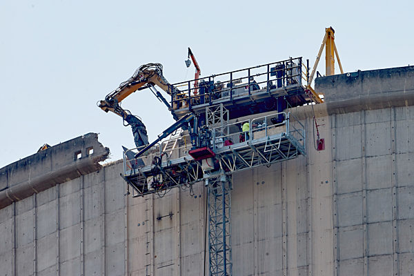 AKW-Kühlturm wird abgetragen
