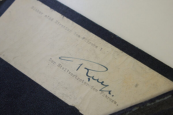 Gefälschte Hitler-Tagebücher an Bundesarchiv übergeben