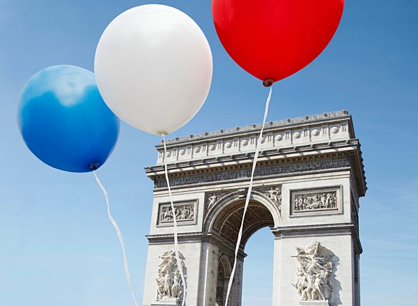 Balloons in the colors of the French flag in front of the Arc De Triomphe
