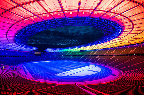 Fußball EM –Regenbogen-Beleuchtung in Berlin