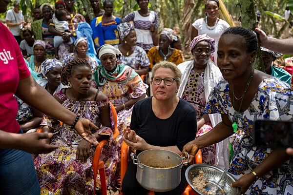 Arbeitsminister und Entwicklungsministerin in Afrika