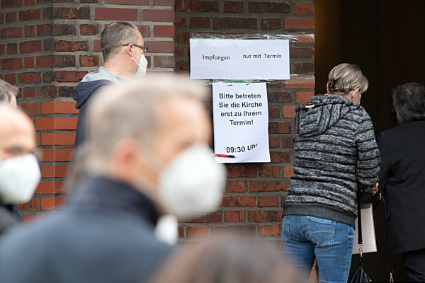 Coronavirus - Impfung in der Kirche