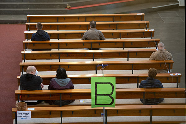 Coronavirus - Impfung in der Kirche