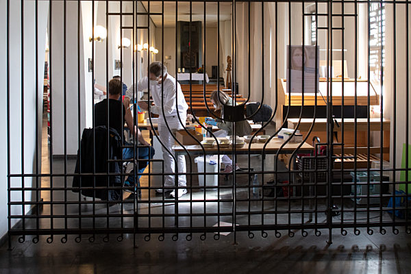 Coronavirus - Impfung in der Kirche