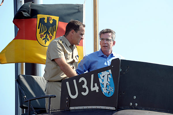 Bundesverteidigungsminister besucht Marine auf Zypern