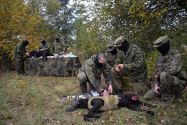 Ausbildung für ukrainische Hundeführer und Diensthunde
