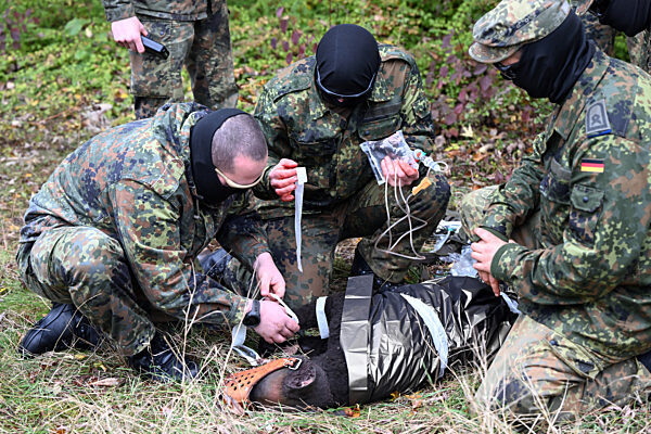 Ausbildung für ukrainische Hundeführer und Diensthunde