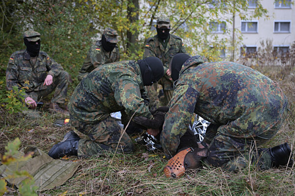 Ausbildung für ukrainische Hundeführer und Diensthunde