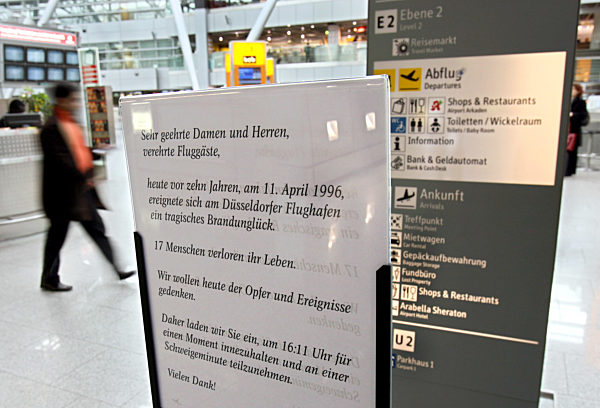 Ein Hinweisschild bittet am Dienstag (11.04...