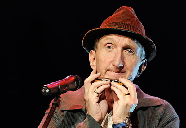 Mike Krüger singt am Dienstag (24.02.2009) während einer Probe im Sankt...